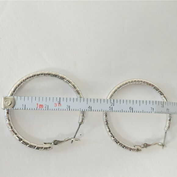 Vintage Signed Silver hoop earrings - Picture 6 of 7